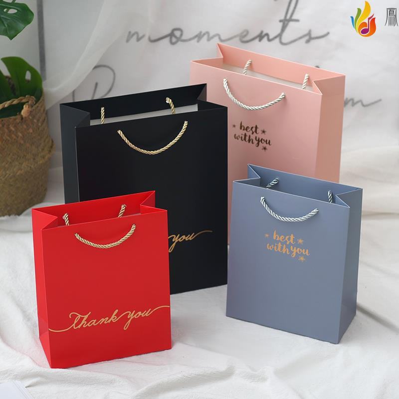 20+ mẫu túi giấy đựng quà đẹp nhiều kích thước